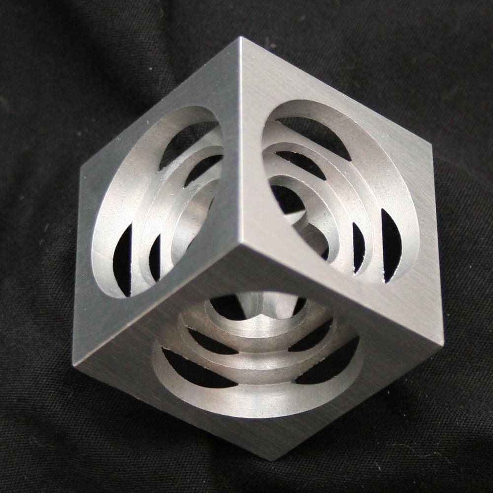 2.5 Inch Aluminum Turners Cube with display stand 